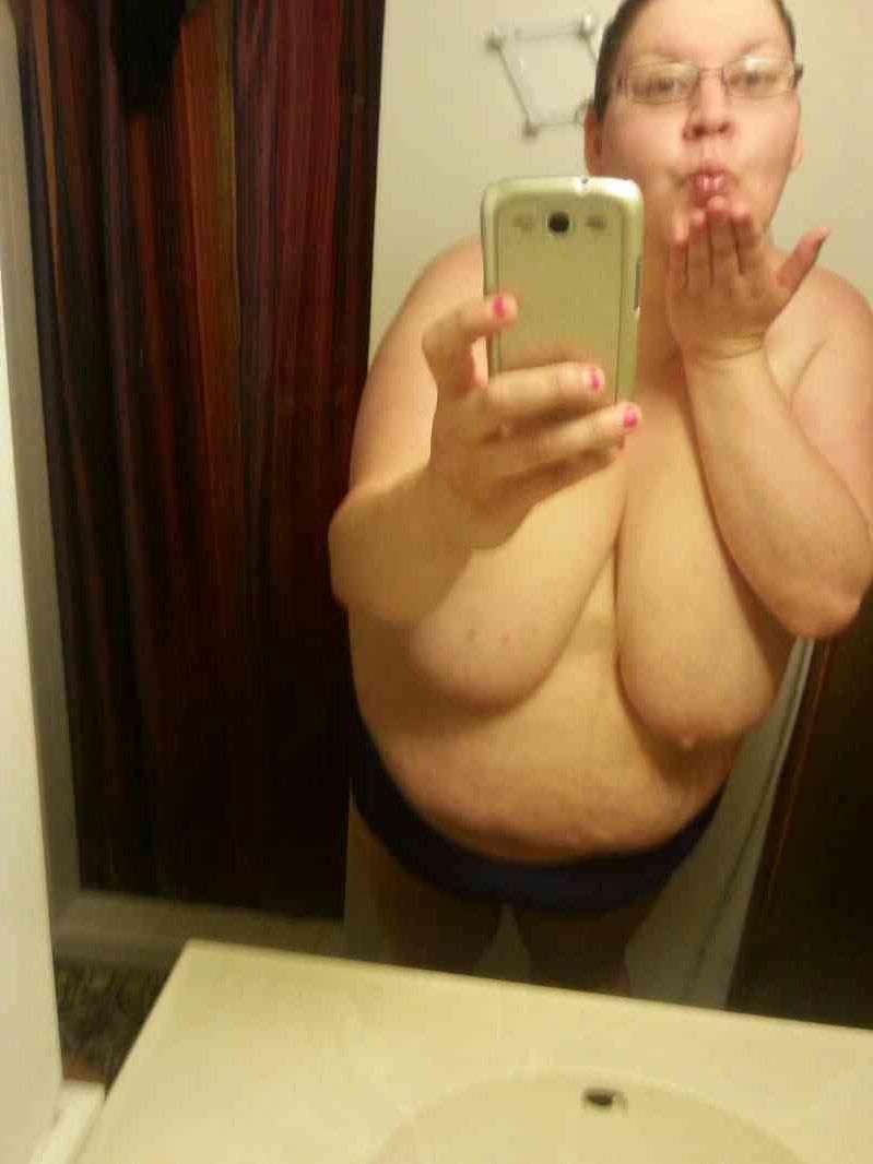 Amanda Grebin that fat nasty white hoe. The bitch is easy pussy.