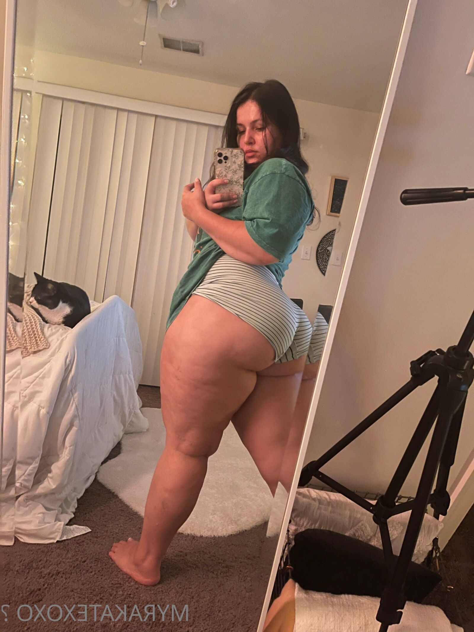 Myra Huge Ass Big Boobs Latina BBW Brunette Girl Mixed Hot Shots
