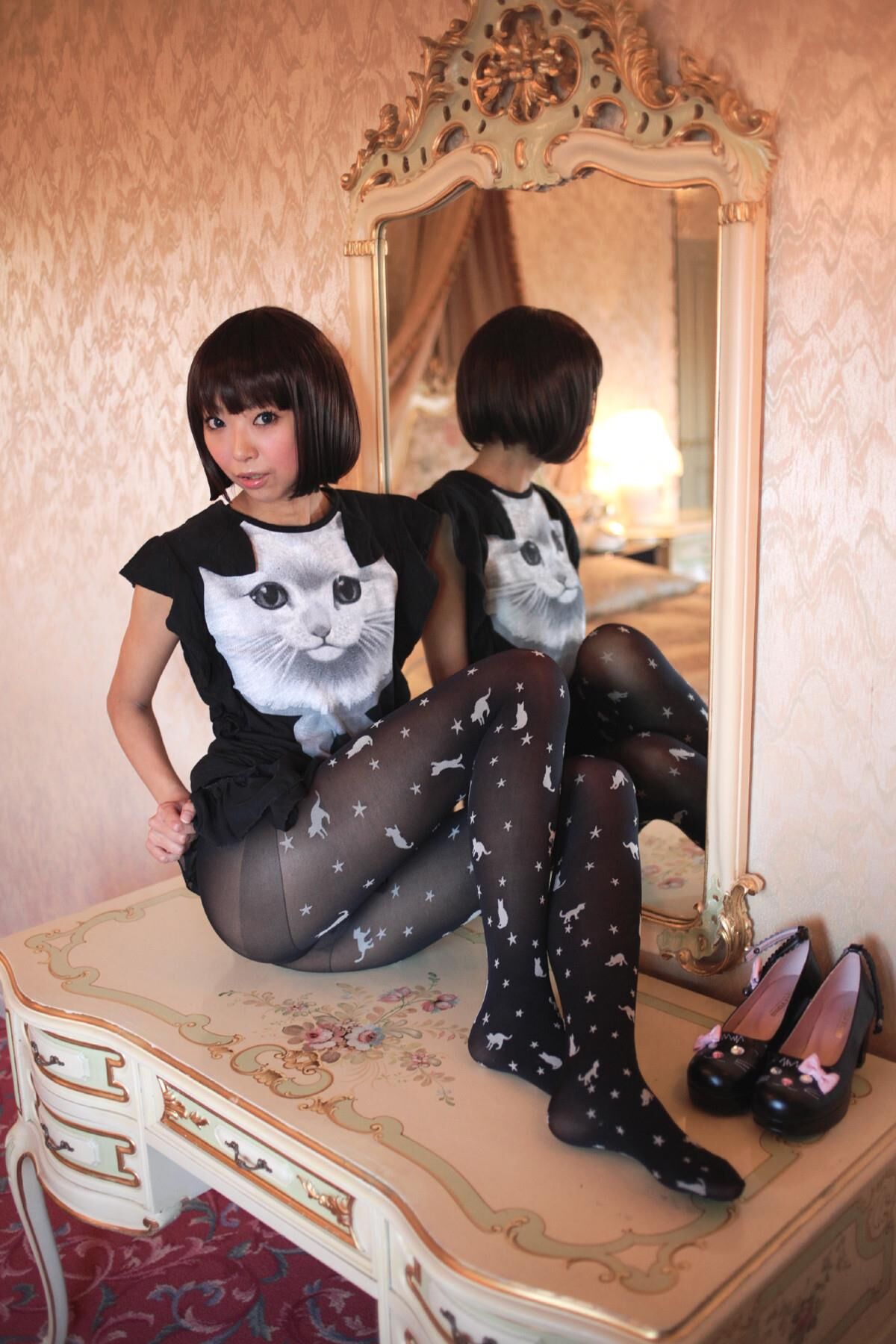 Asians with slutty black nylonfeet