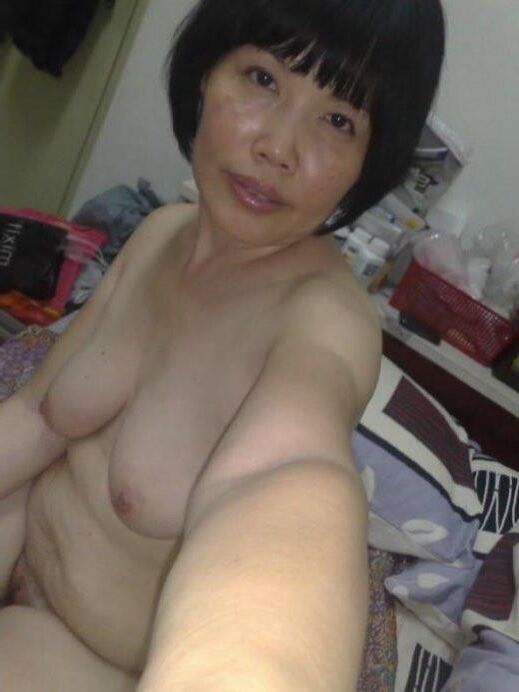 sexy Japanese milf slut Phyllis