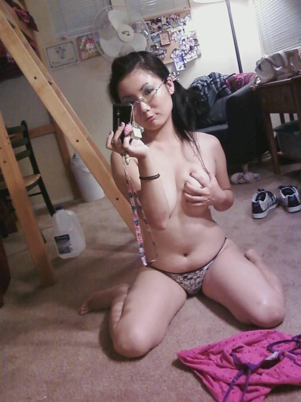 Busty Asian selfie nudes