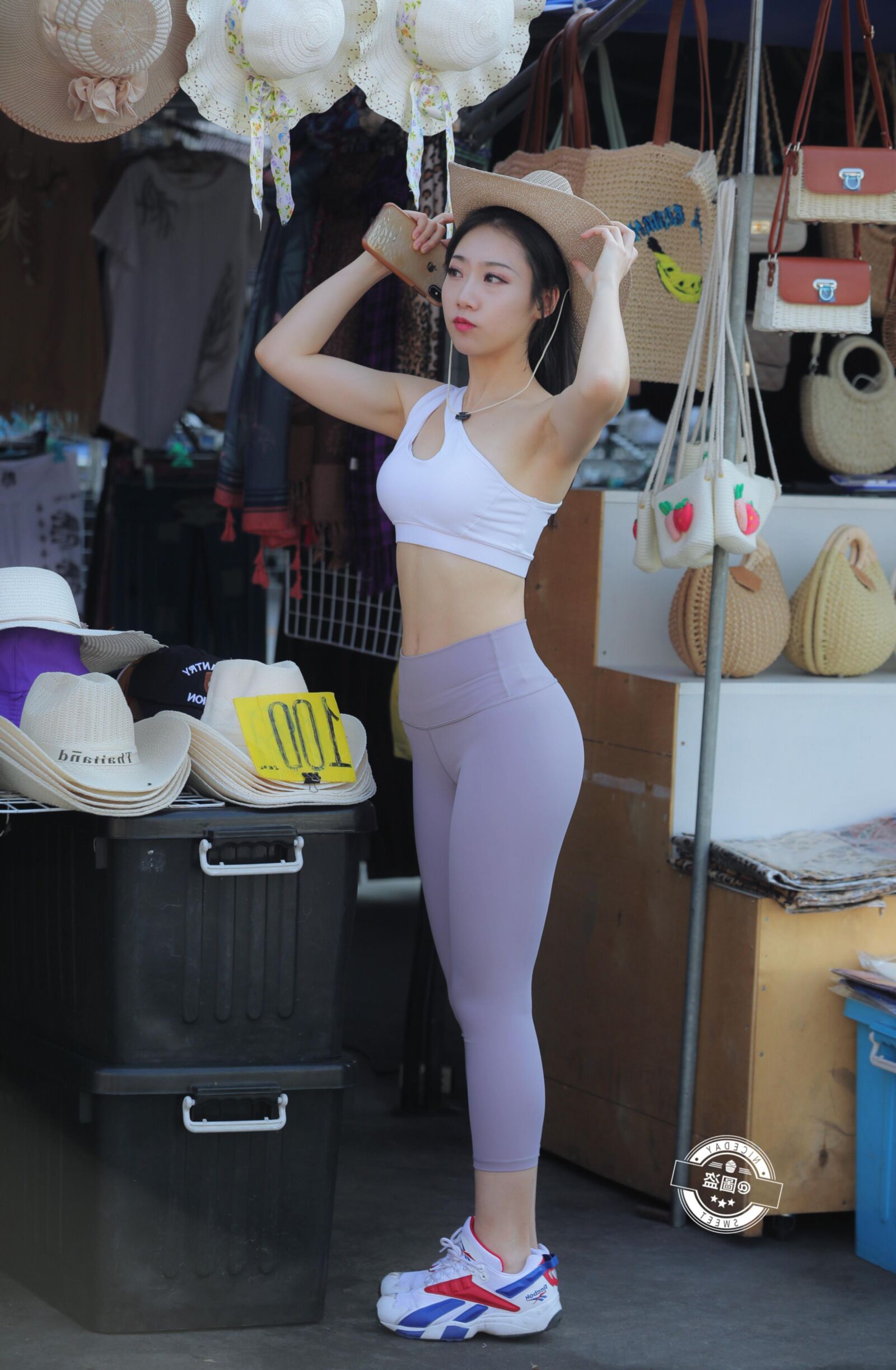 アジアの率直な女性
