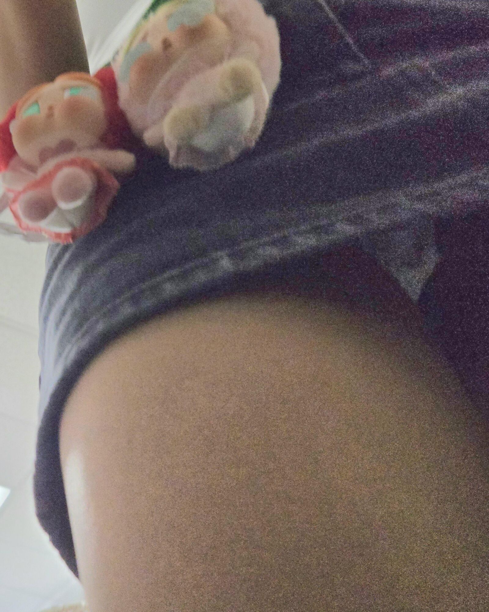 小柄なアジアの痴女ショートスカートの盗撮Upskirt