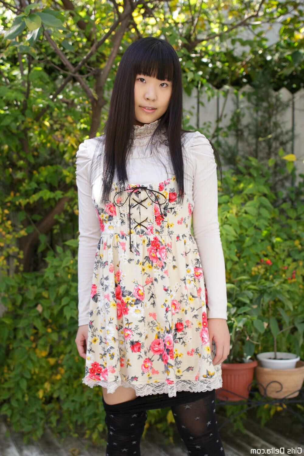 アジアの美しさカリン私は初めてヌード