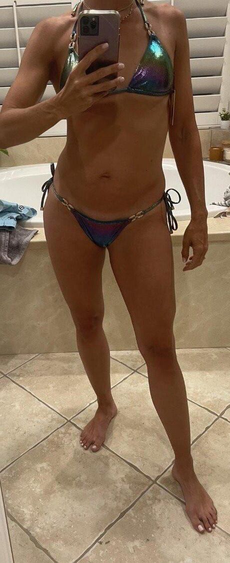 Kelly American mature milf exposed