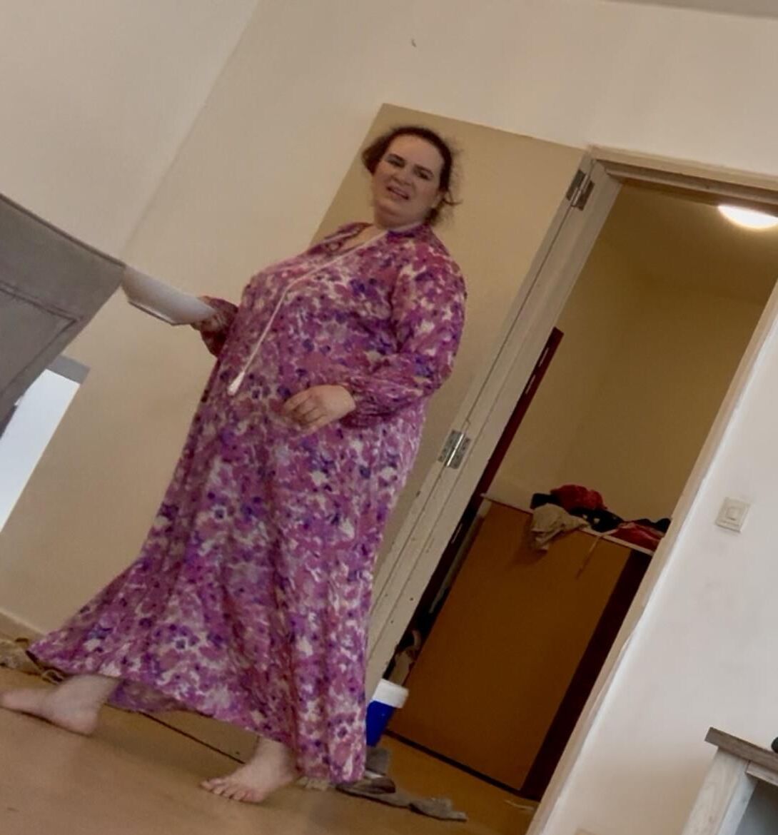 兼ダンプスターとして使用するために共有する結婚したイスラム教徒の女性