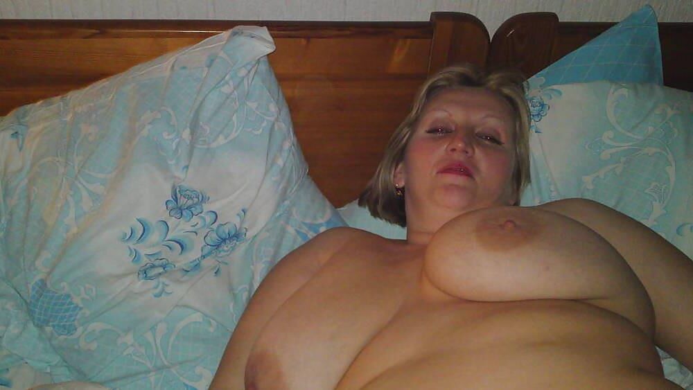 BBWロシア医学ドクターナタリアには巨大なおっぱいがあります