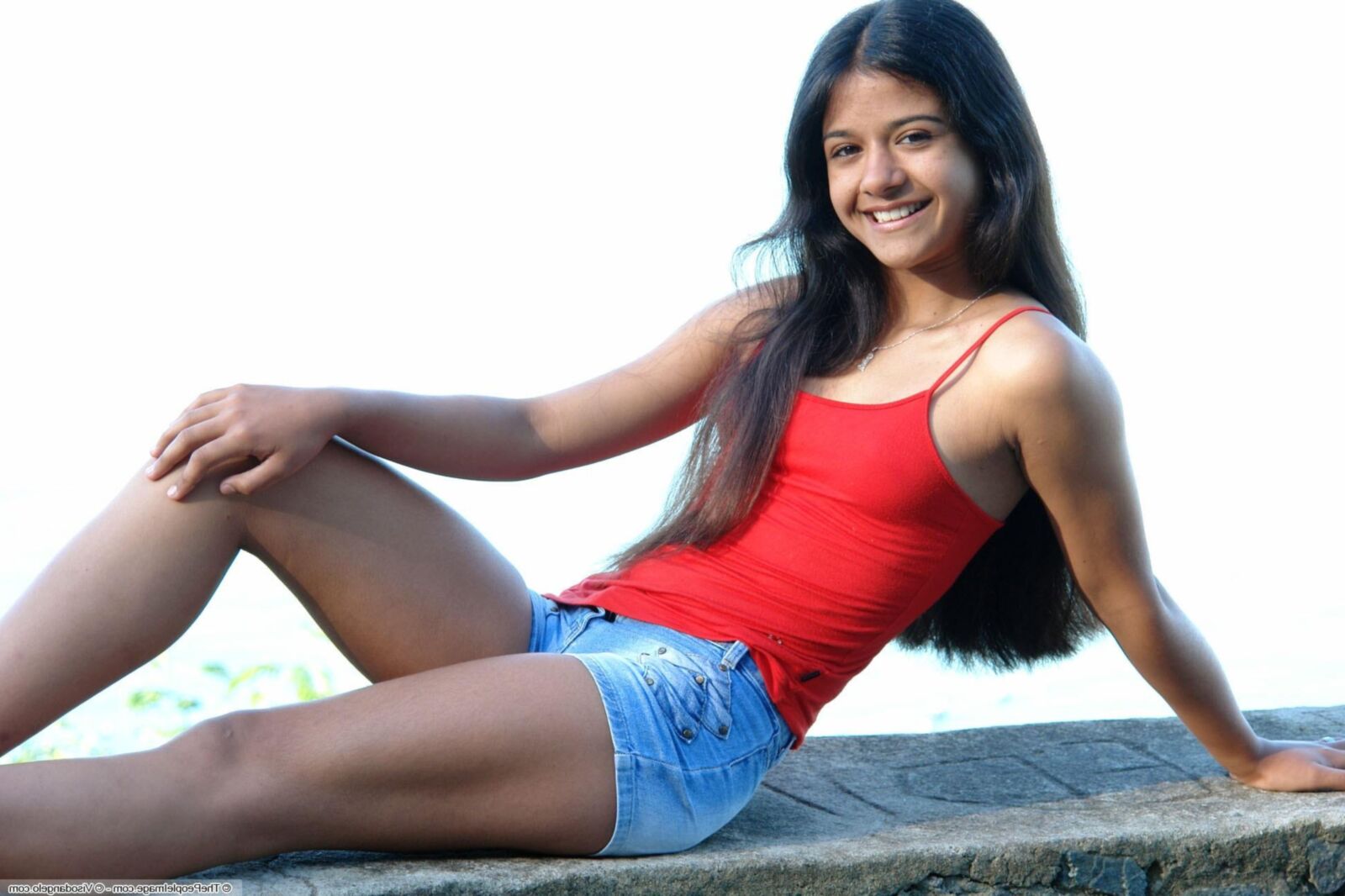 Bekleidete und knappe Latina -Schlampen sind auf der Suche nach Sex