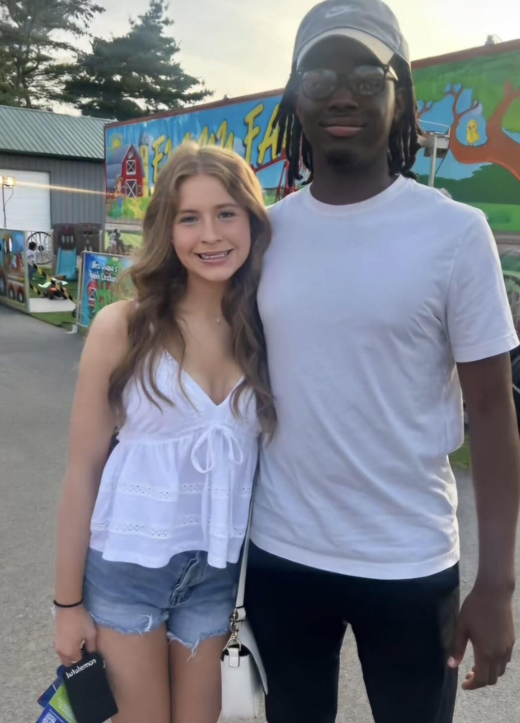 Mignon Snowbunny avec des Noirs