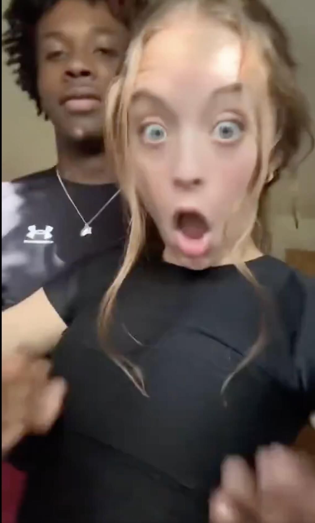 Mignon Snowbunny avec des Noirs