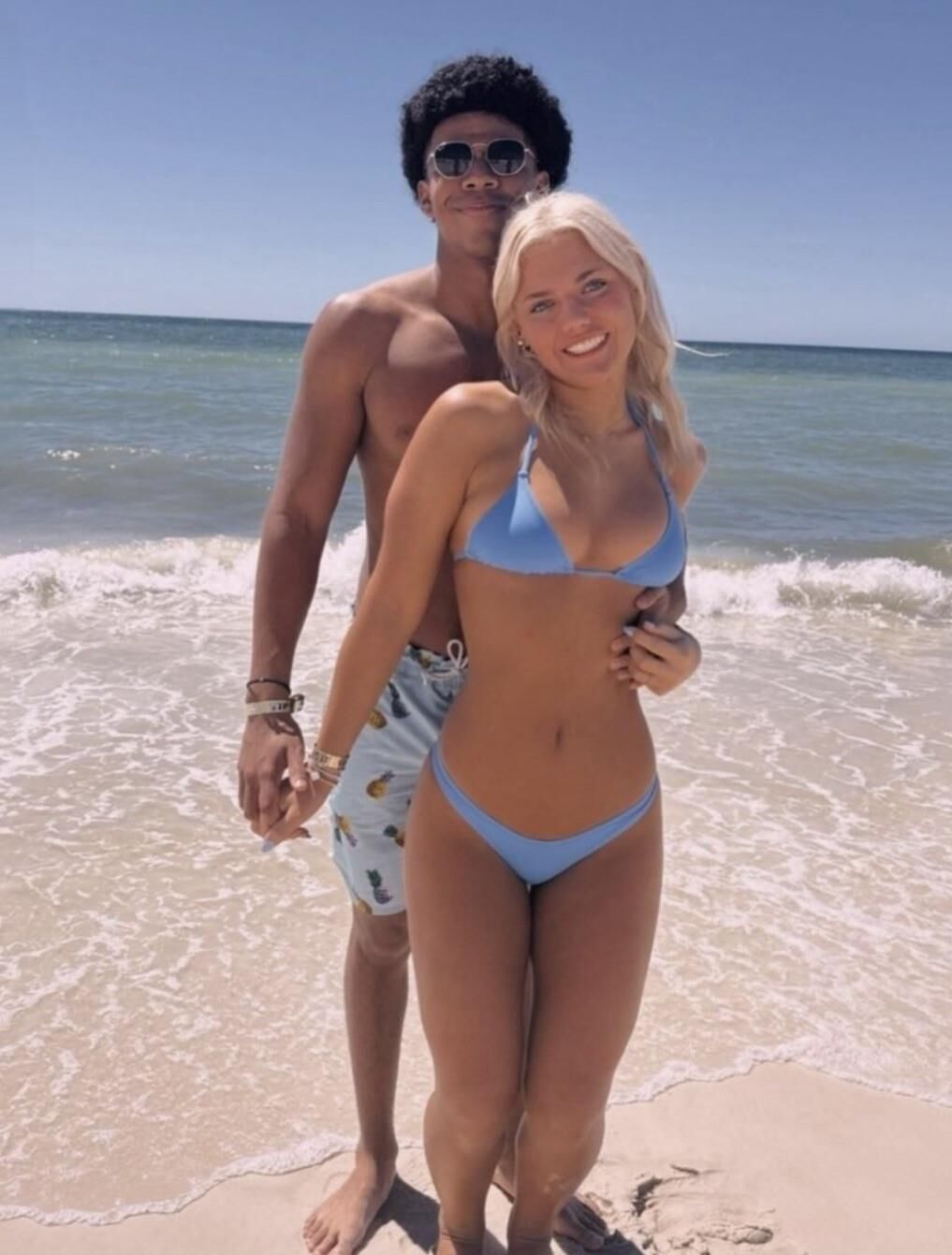 Mignon Snowbunny avec des Noirs
