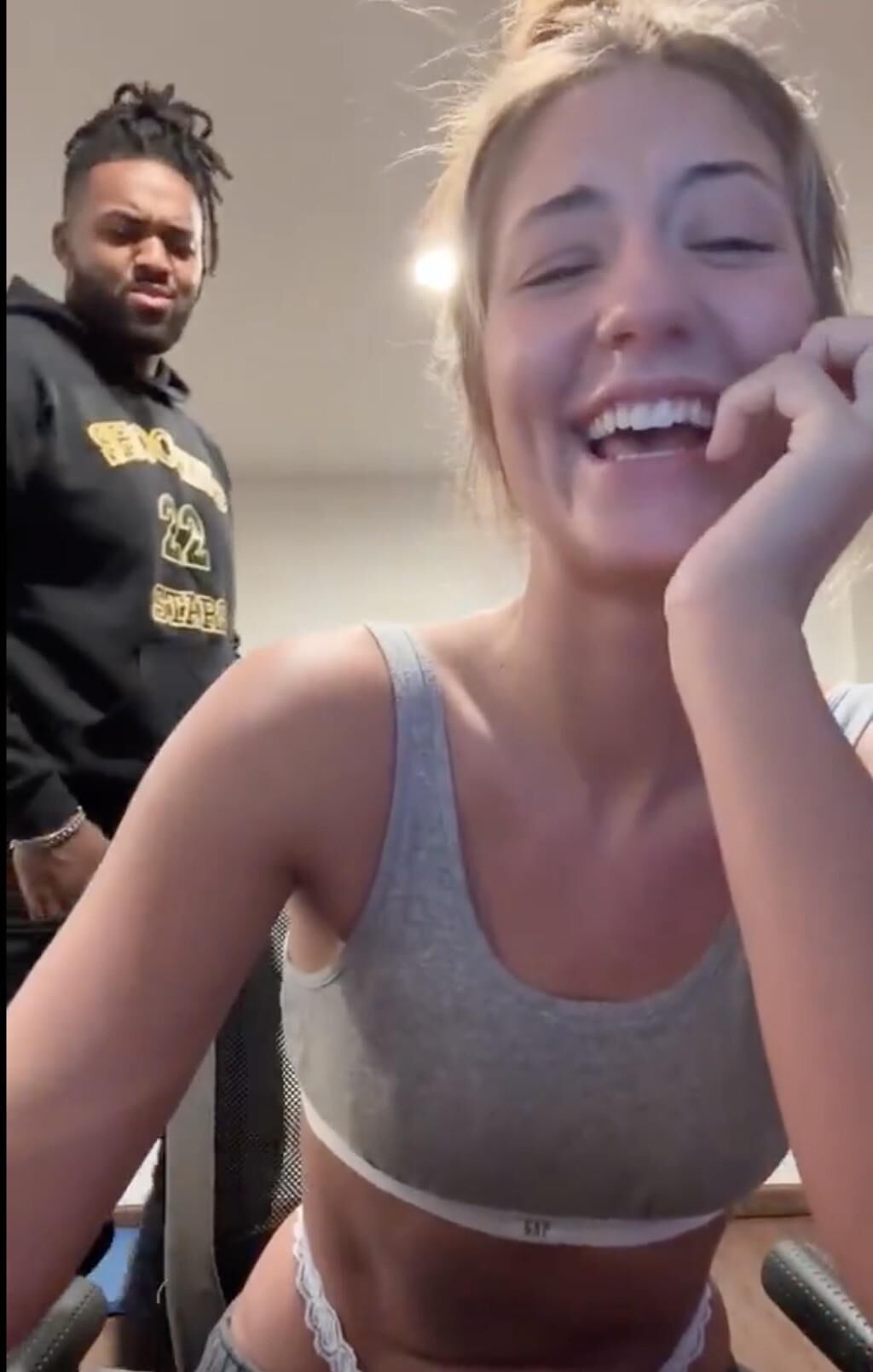 Mignon Snowbunny avec des Noirs