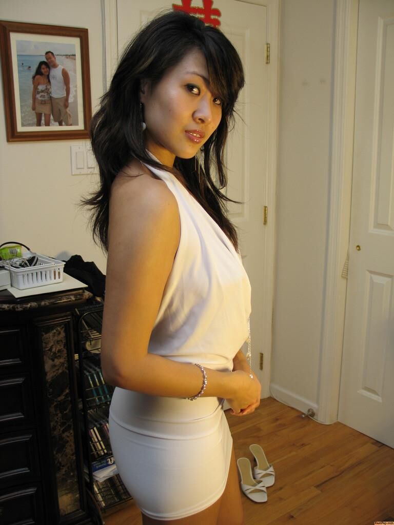 Pretty Asian Girl Loves Showing Body Inside And Out