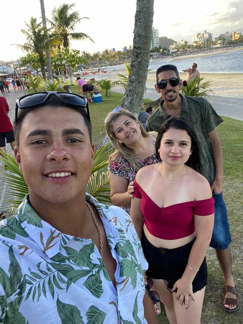 La enfermera latina de puta gordita Sabrine muestra su coño caliente encontrarla