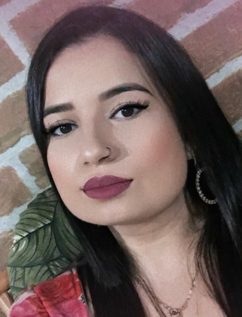 La enfermera latina de puta gordita Sabrine muestra su coño caliente encontrarla