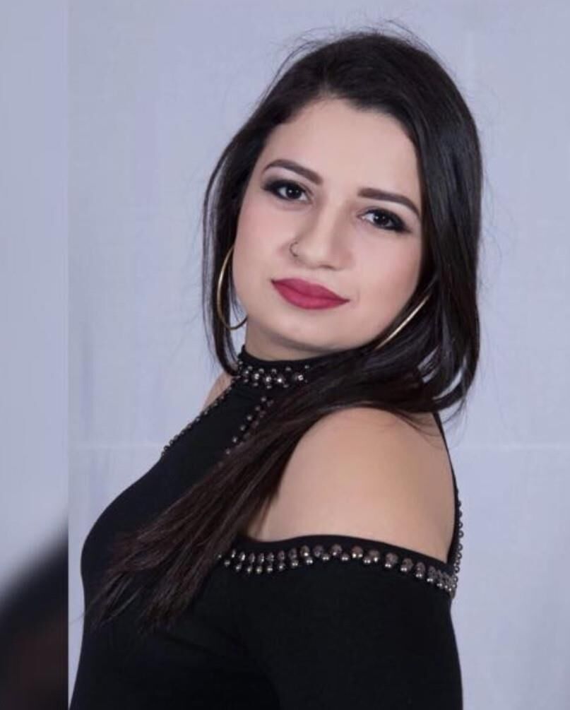 La enfermera latina de puta gordita Sabrine muestra su coño caliente encontrarla