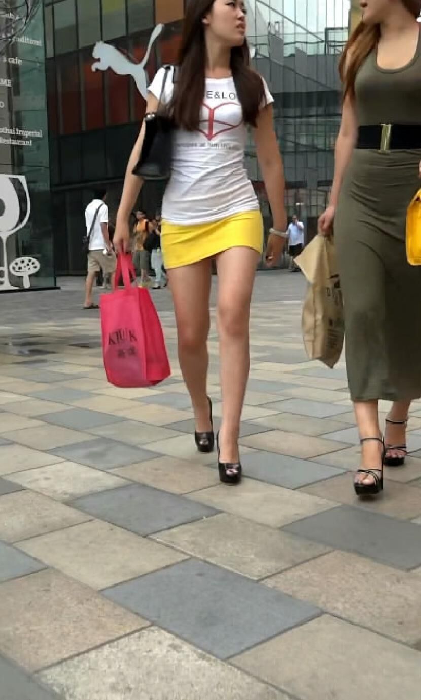 Asian Candid Women 