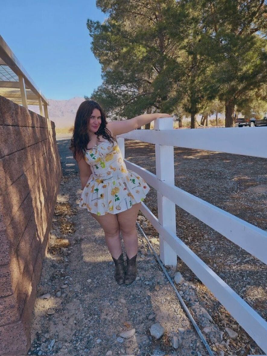 Luscious Full Bodied Latina Pawg Influencer
