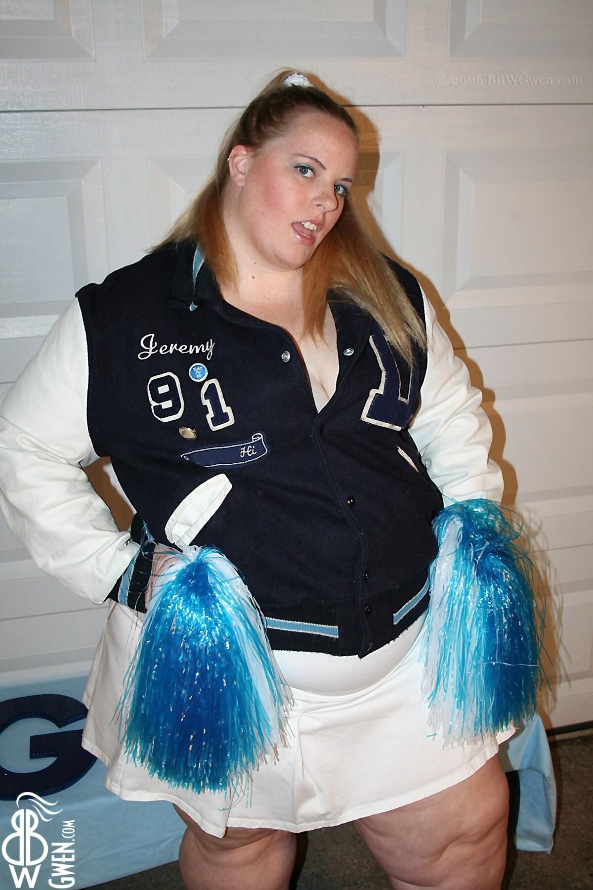 Splendide Gwen! SSBBW Rousse aux Petits Nichons #