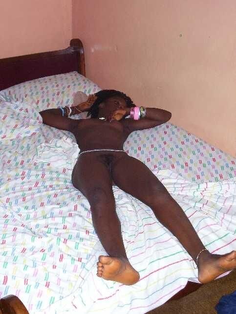 Africanos en tu cama adornados con cinturas