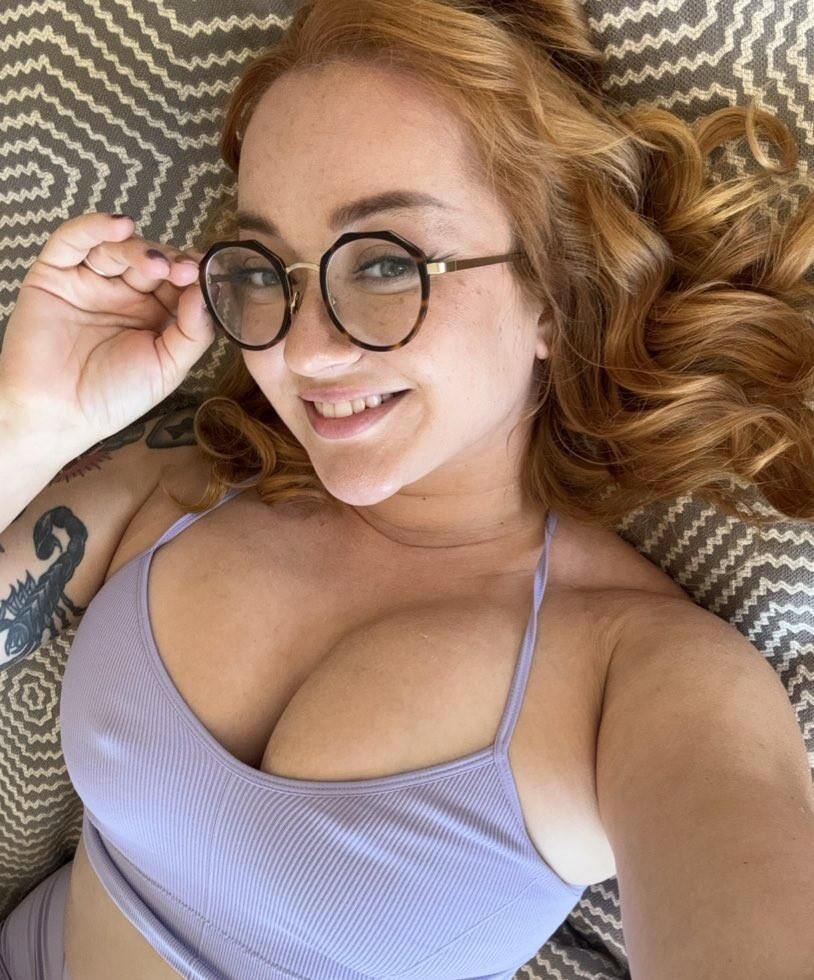 Emma Big Culo Big Big Beauty pelirroja fotos calientes mixtas