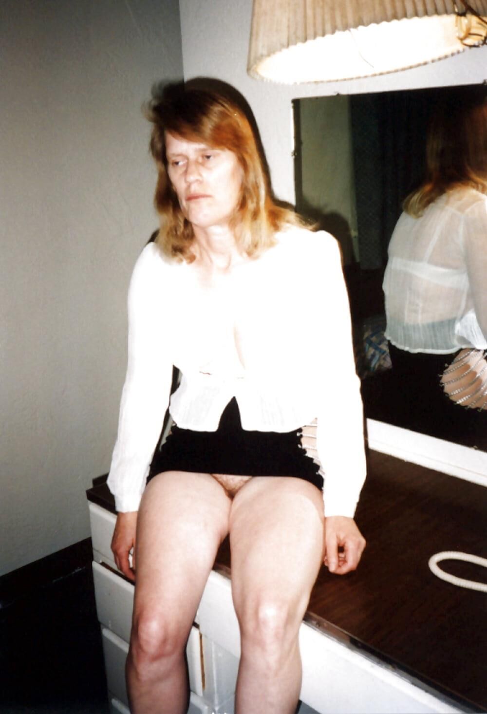 TheSia Whore no Rest Motel do viajante