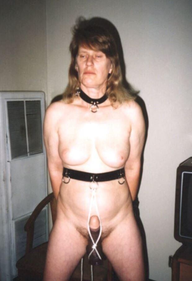 Theresia Treinando com um vibrador preto de polegada