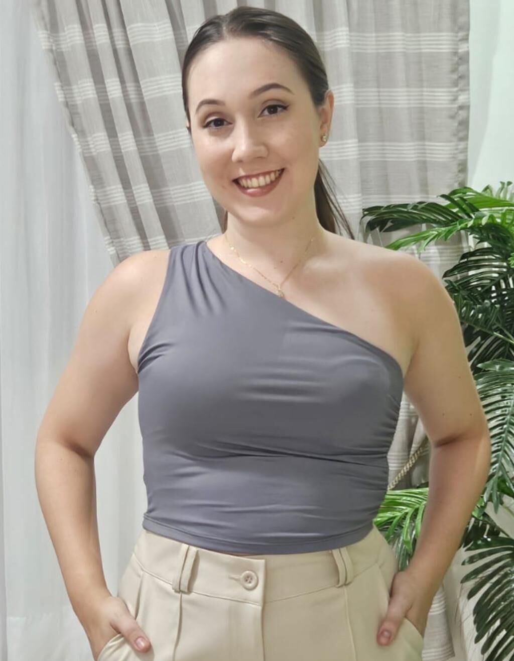 Trampa de puta latina blanca muestra coño