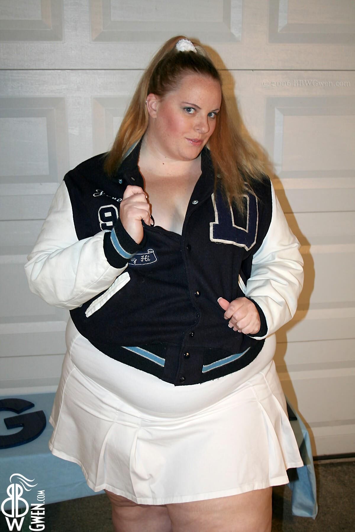 Splendide Gwen! SSBBW Rousse aux Petits Nichons #