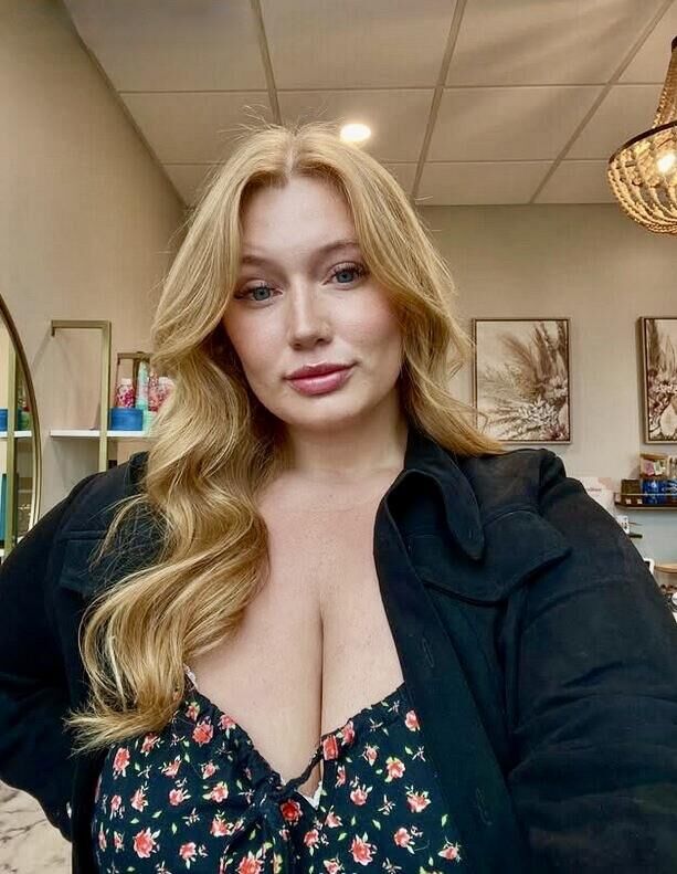 Lena Big Ass Big Boobs pelirroja belleza bbw chica mezclada disparos calientes
