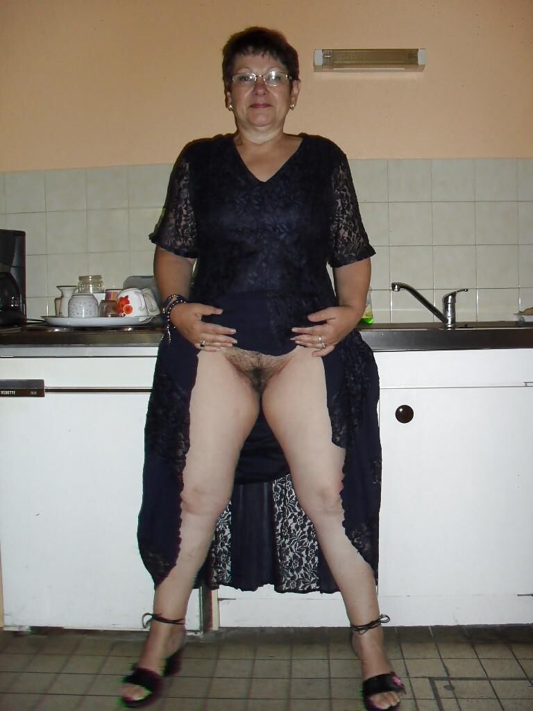 Reife haarige Marie aus Frankreich und ihre große Muschi