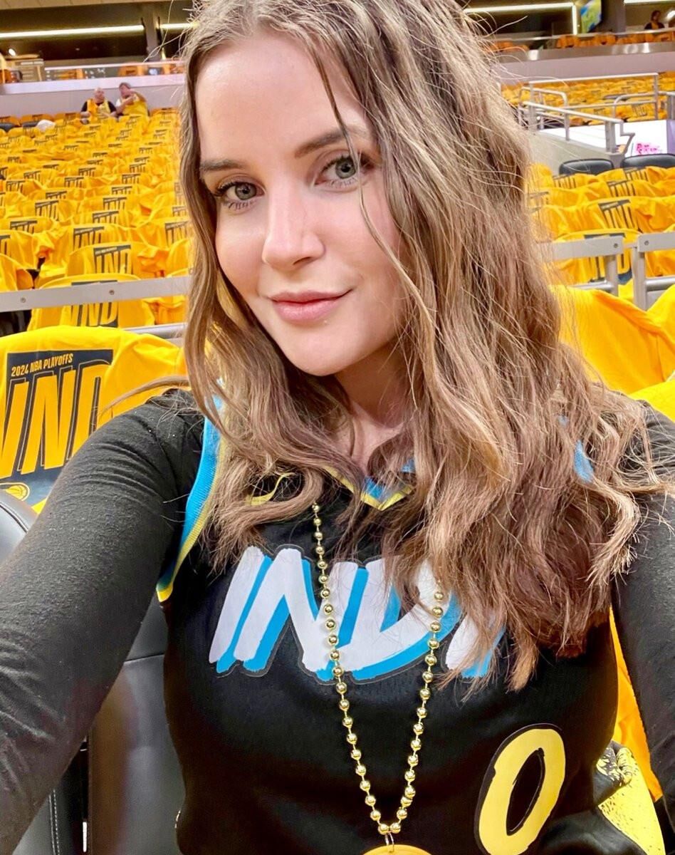 Dakota (¿o Indiana?) Hotwife