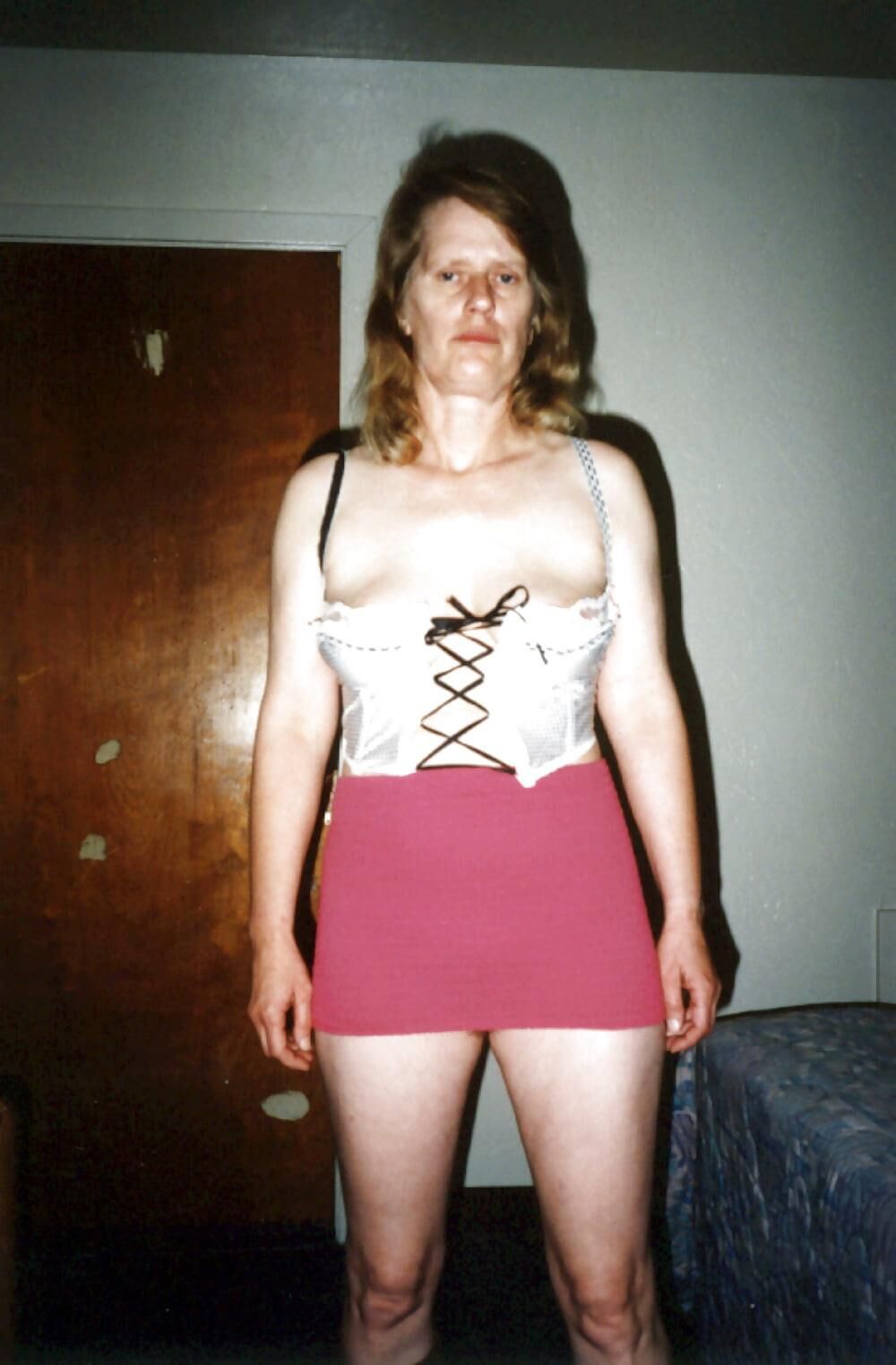 TheSia Whore no Rest Motel do viajante