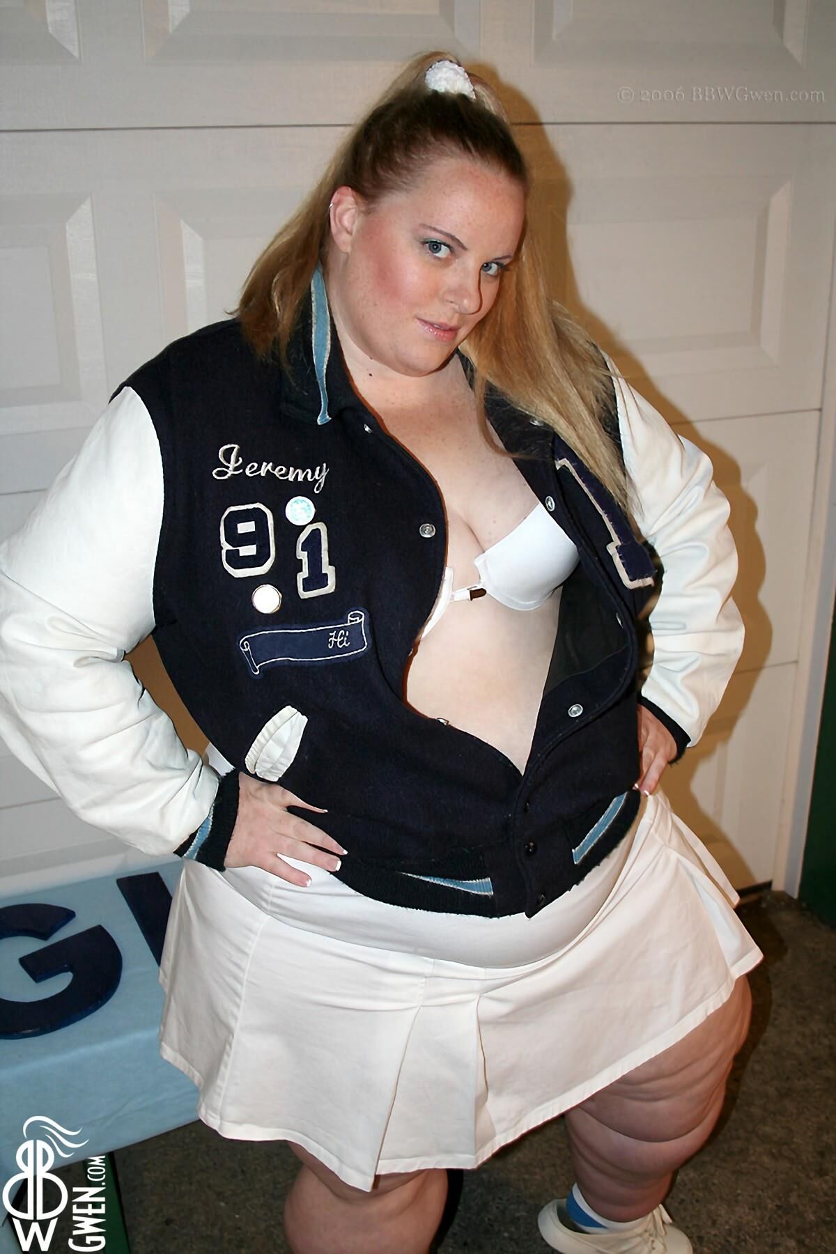 Splendide Gwen! SSBBW Rousse aux Petits Nichons #
