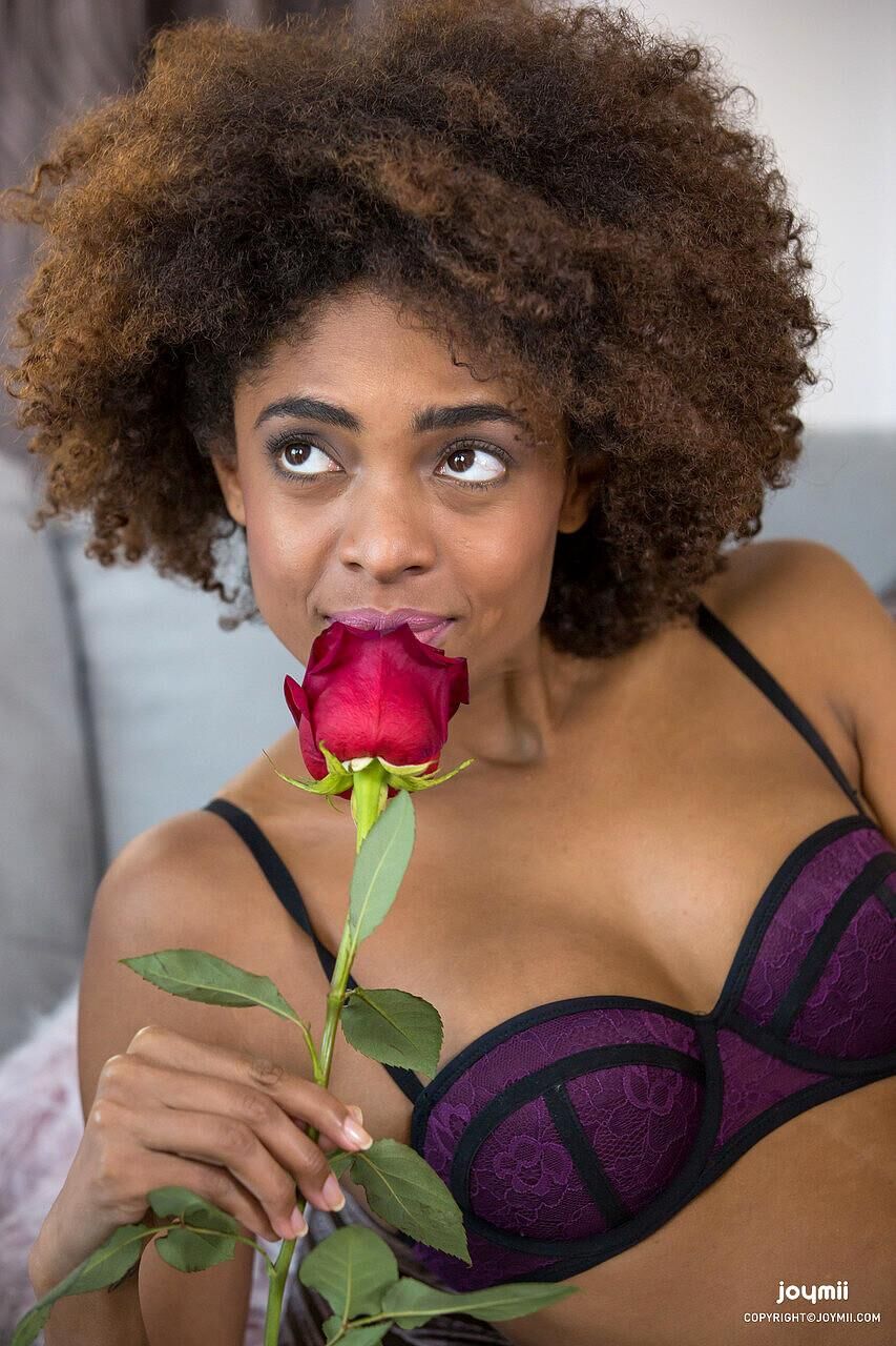 Hot Luna Corazon Afro Ebony