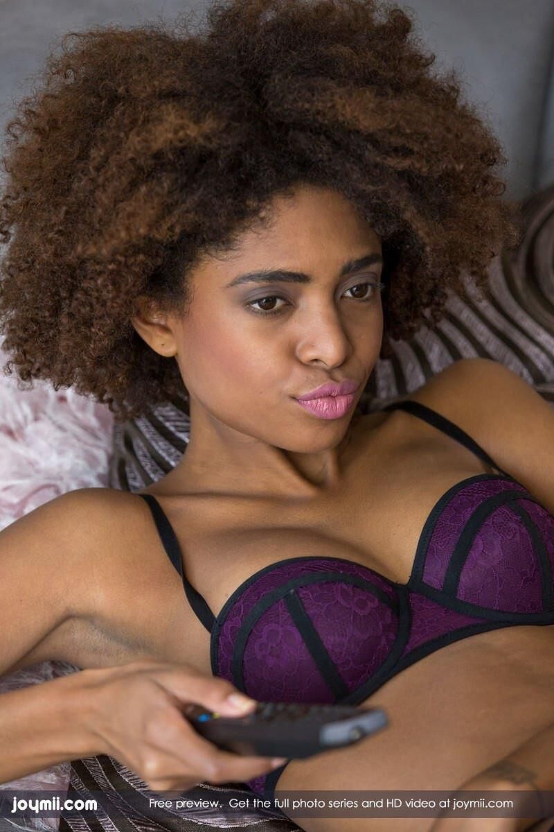 Hot Luna Corazon Afro Ebony