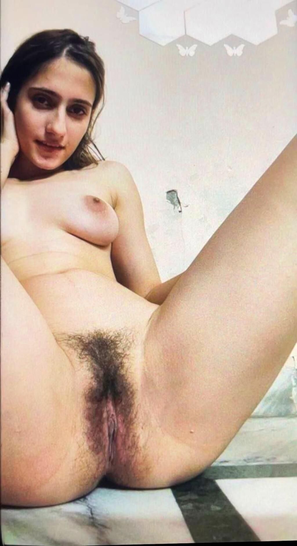 Geile asiatische Swinger Hotwife zog sich zum Spaß aus