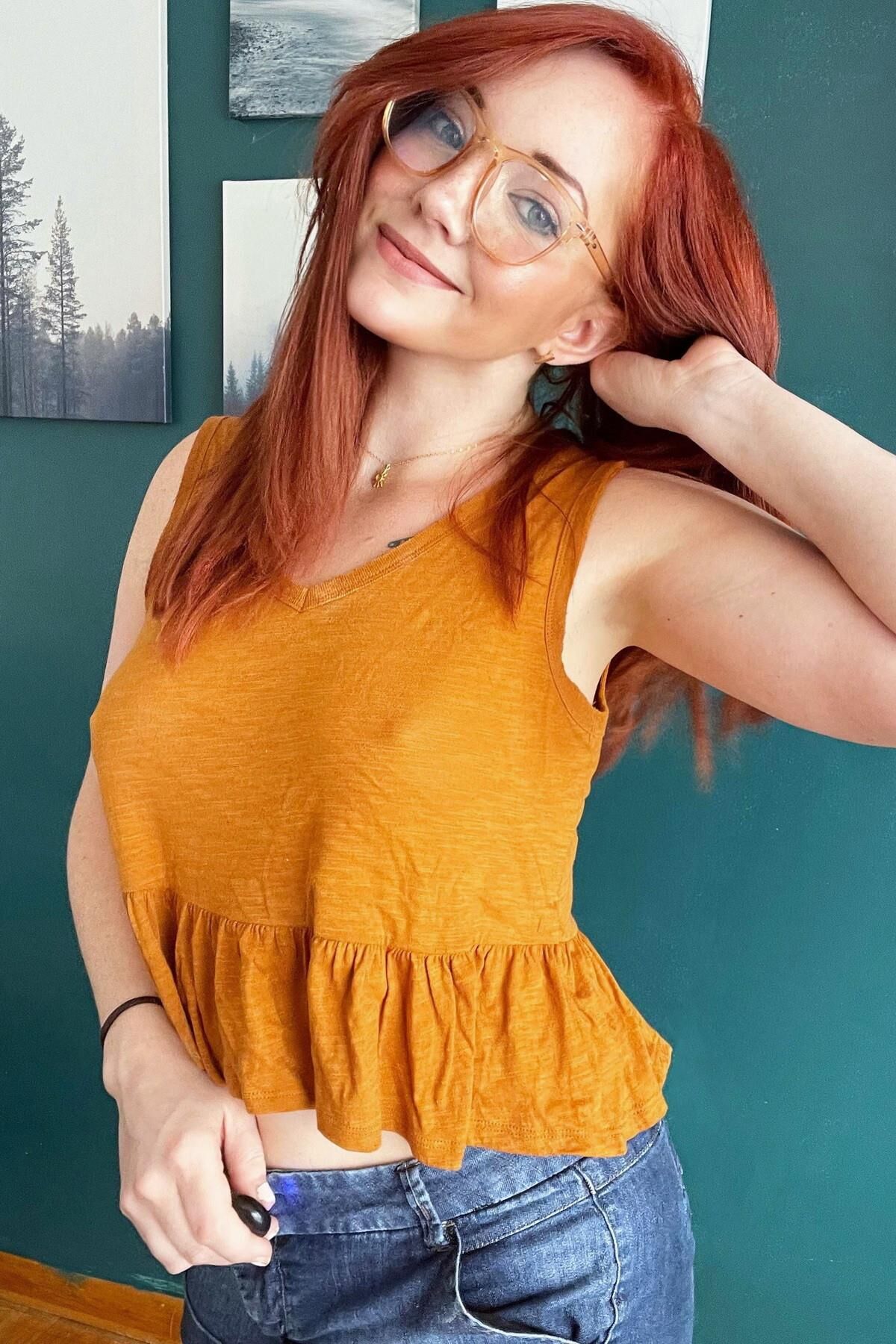 Red hot redheads braless and pokies
