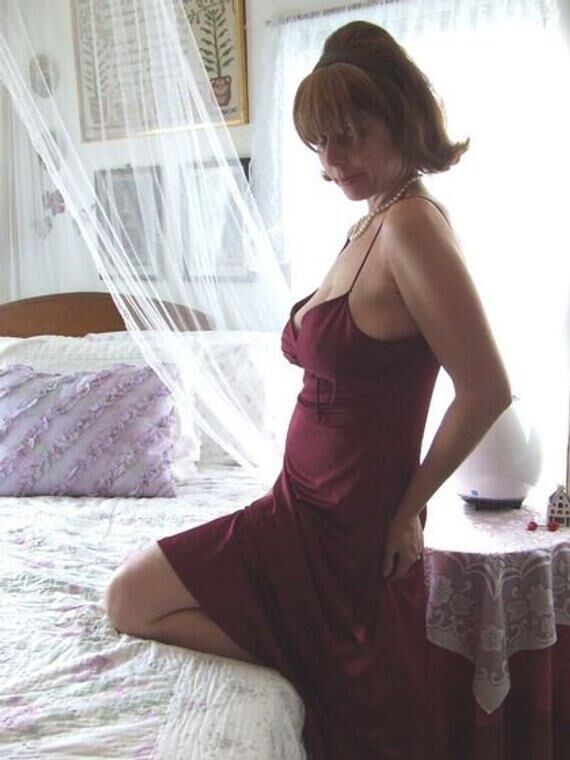 Ginger milf aime la lingerie