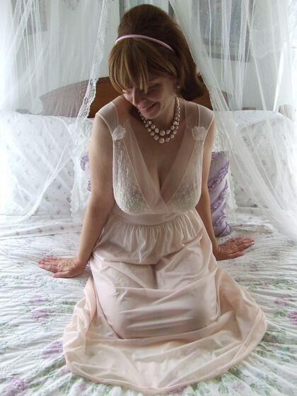 Ginger milf aime la lingerie