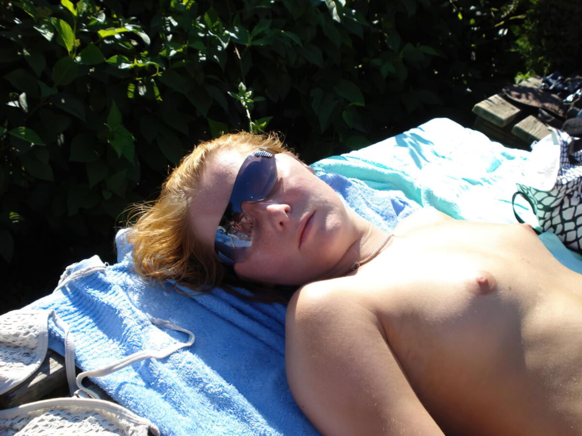 Petite Belette Rouquinette s'amuse en Plein Air
