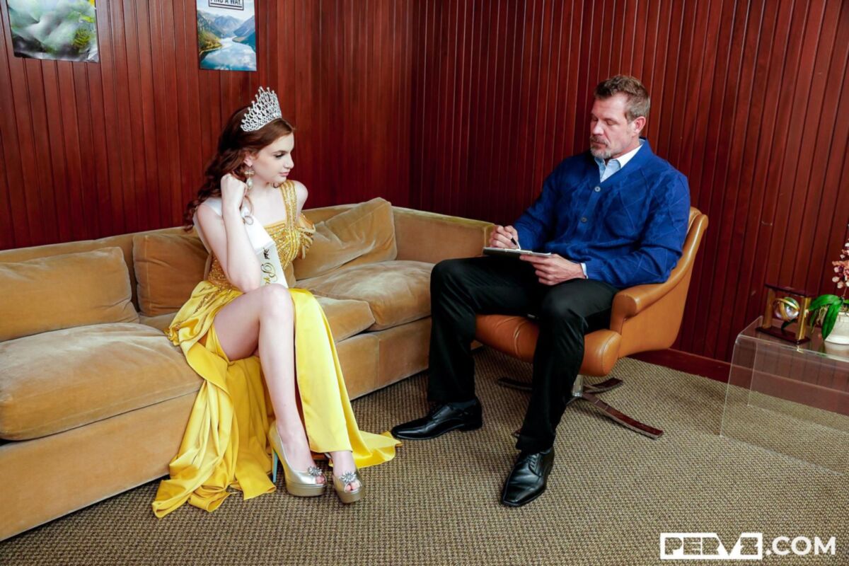Marina Vaylor yo Reality Check para una reina de graduación Bratty