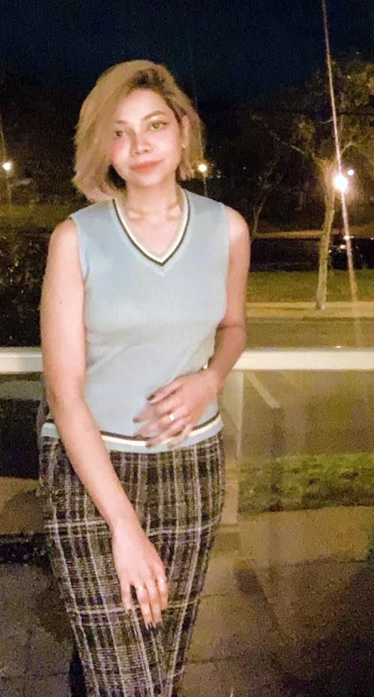 最もセクシーな体を持つセクシーなアジアのスウィンガーホットワイフ