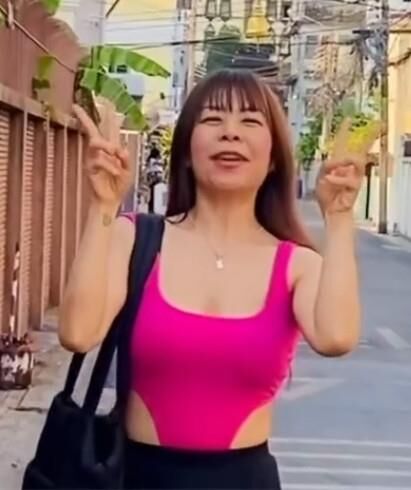 私はかわいい裸足のフィットネスアジアのひよこをmiinmiinします