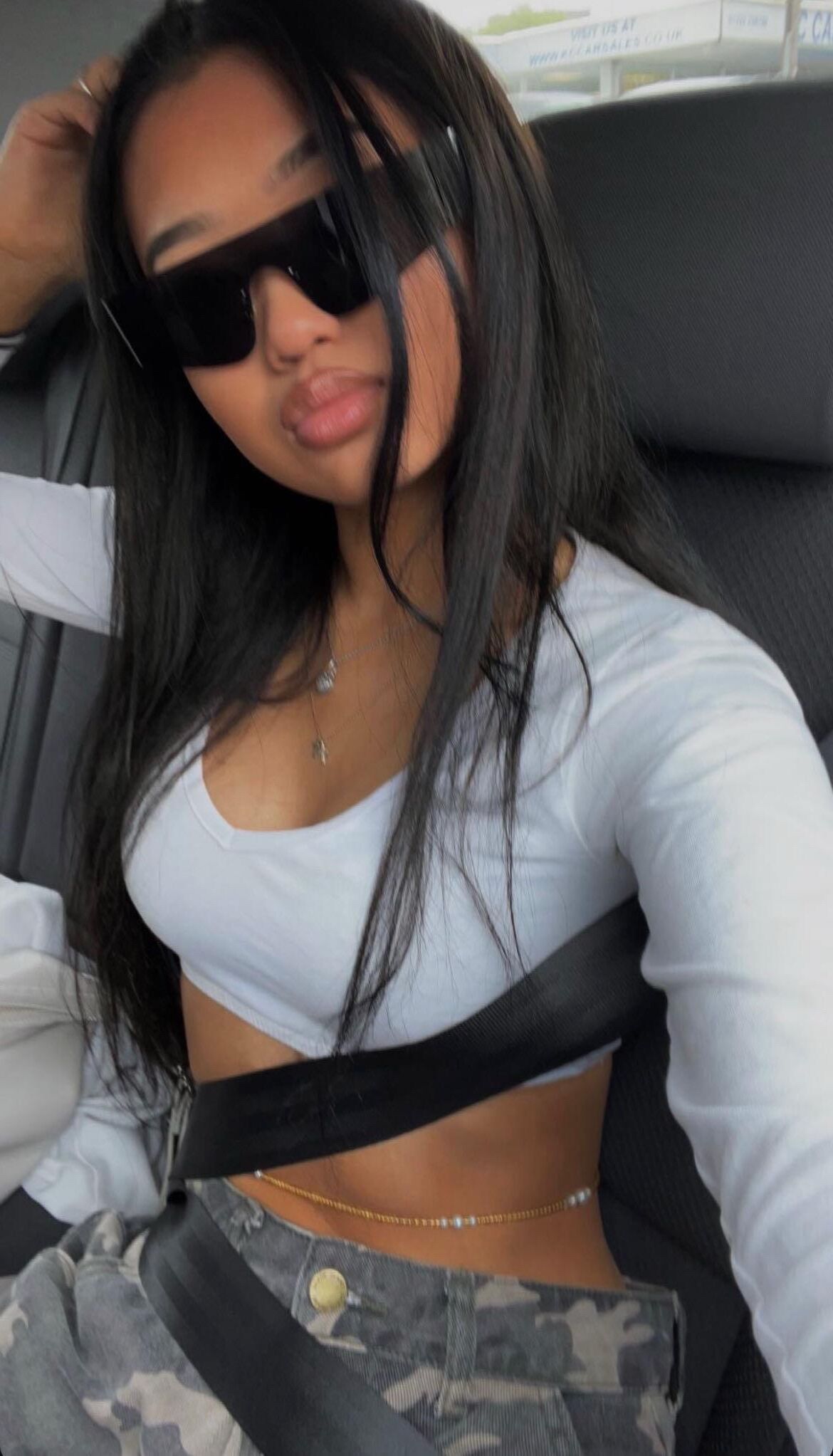 Salope adolescente asiatique Beth