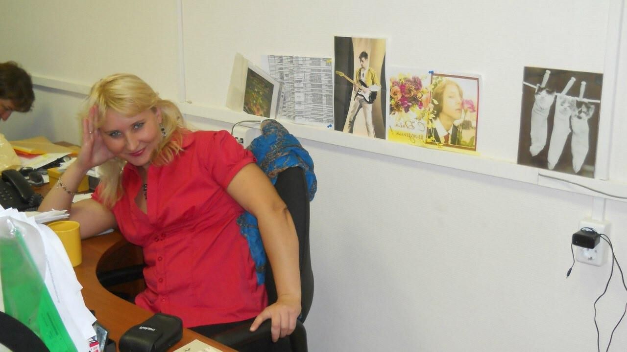 Tatiana russe blonde de Sankt Pétersbourg avec de petits seins