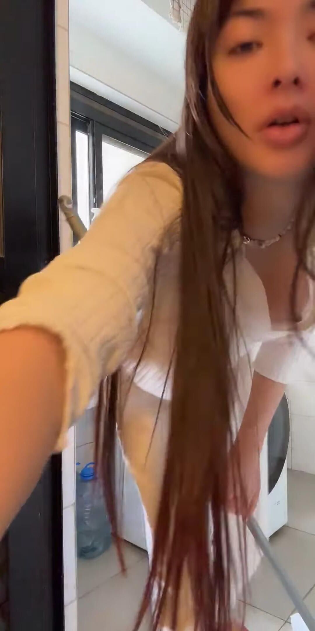 Menina asiática dowlouse