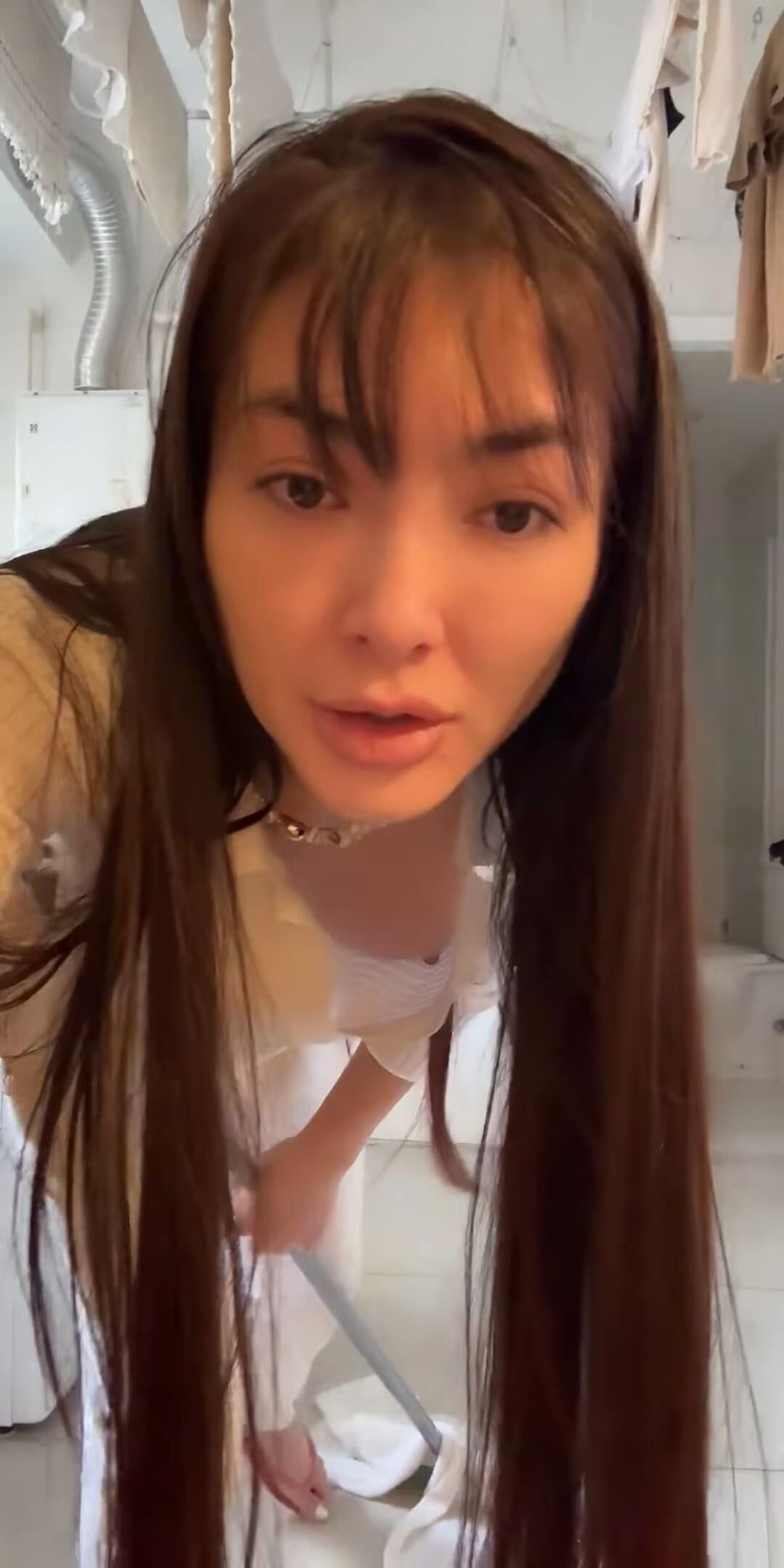 Menina asiática dowlouse