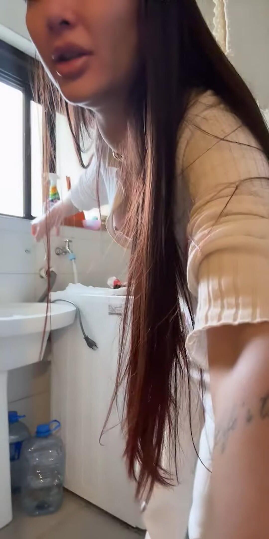 Menina asiática dowlouse