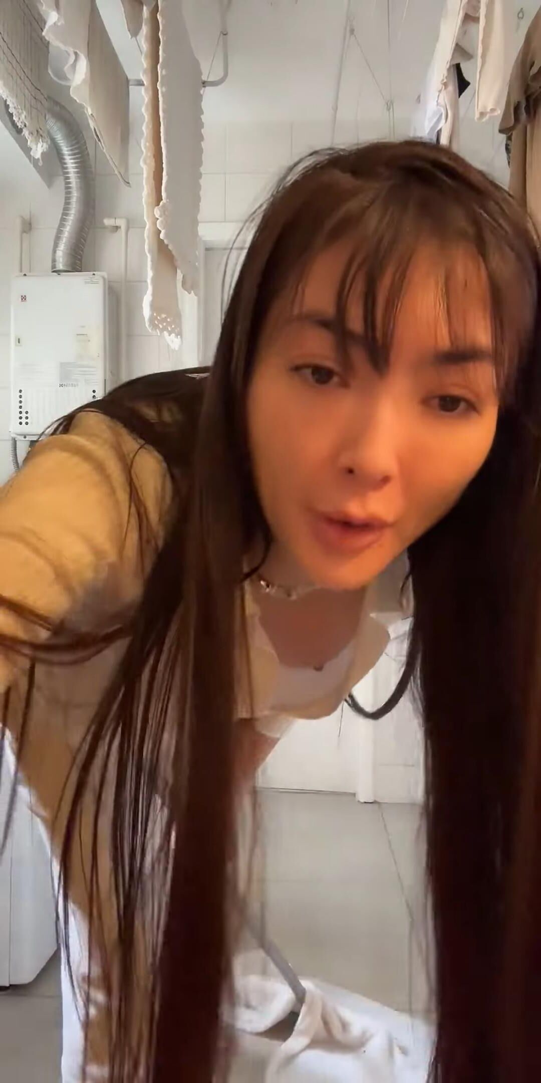 Menina asiática dowlouse